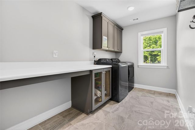 121 Leeward Shoals Lane, Mooresville, NC 28117