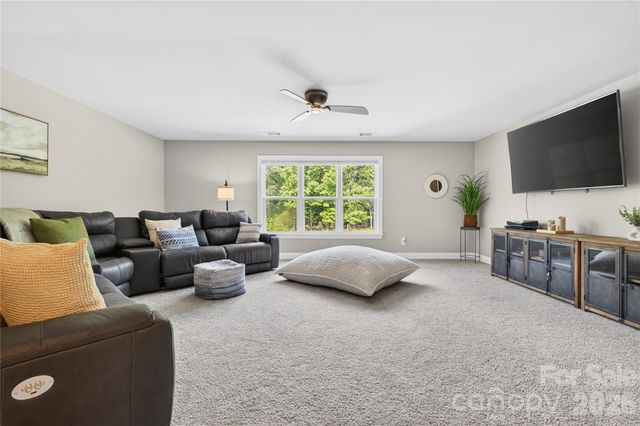 121 Leeward Shoals Lane, Mooresville, NC 28117