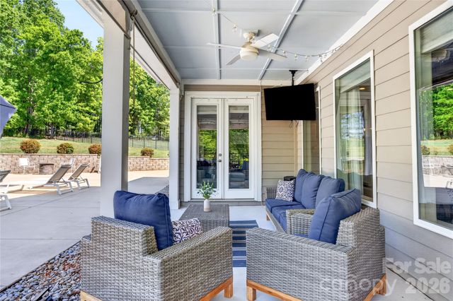 121 Leeward Shoals Lane, Mooresville, NC 28117