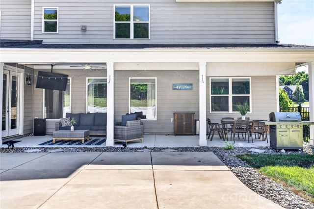 121 Leeward Shoals Lane, Mooresville, NC 28117