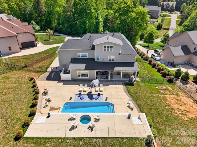 121 Leeward Shoals Lane, Mooresville, NC 28117