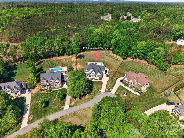 121 Leeward Shoals Lane, Mooresville, NC 28117