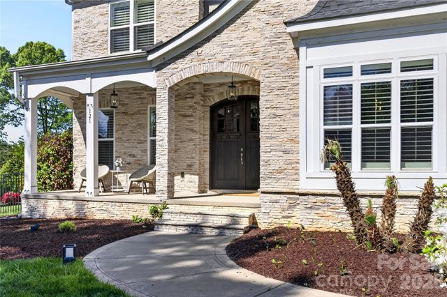 121 Leeward Shoals Lane, Mooresville, NC 28117
