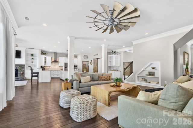 121 Leeward Shoals Lane, Mooresville, NC 28117