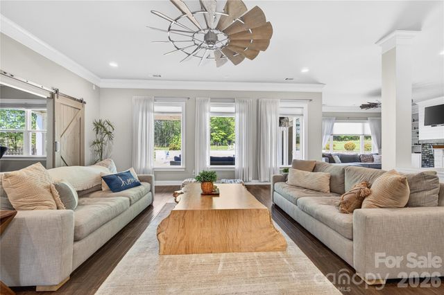 121 Leeward Shoals Lane, Mooresville, NC 28117