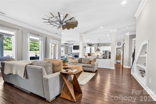 121 Leeward Shoals Lane, Mooresville, NC 28117