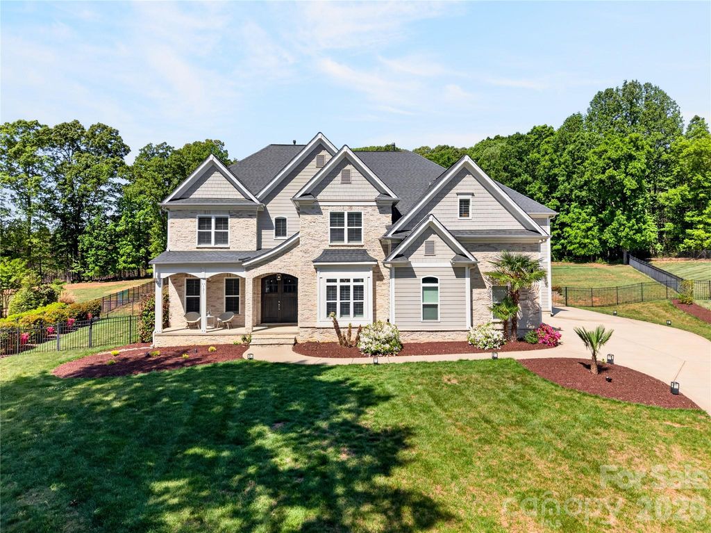121 Leeward Shoals Lane, Mooresville, NC 28117