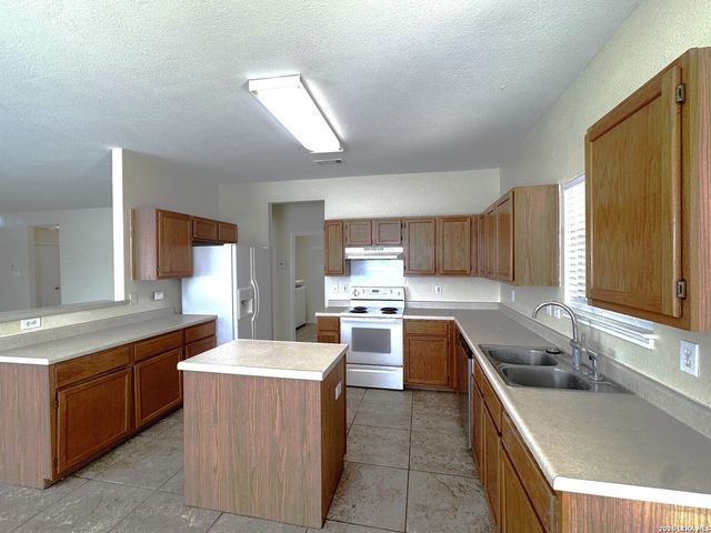 9735 KEENELAND RUN, San Antonio, TX 78254