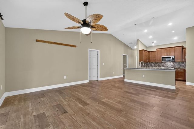 74 N OAK AVENUE, Umatilla, FL 32784