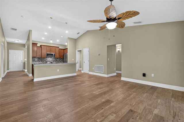 74 N OAK AVENUE, Umatilla, FL 32784