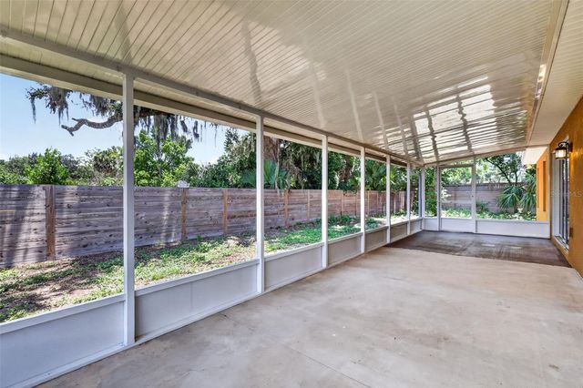 74 N OAK AVENUE, Umatilla, FL 32784