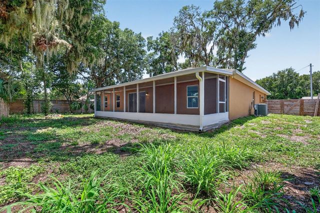 74 N OAK AVENUE, Umatilla, FL 32784