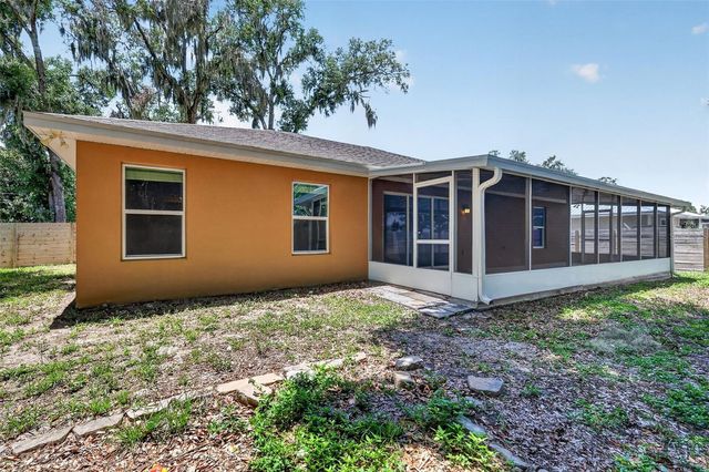 74 N OAK AVENUE, Umatilla, FL 32784