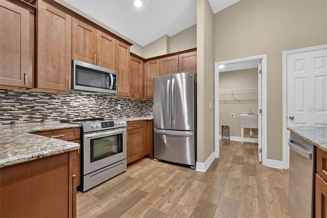 74 N OAK AVENUE, Umatilla, FL 32784
