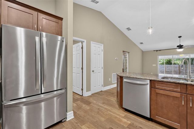 74 N OAK AVENUE, Umatilla, FL 32784