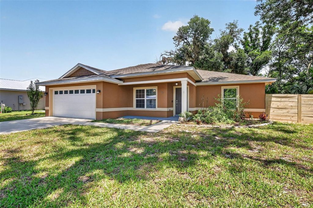 74 N OAK AVENUE, Umatilla, FL 32784