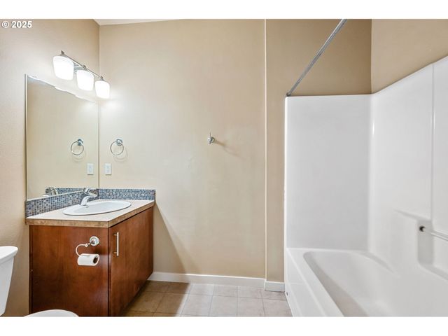 13915 Sw MERIDIAN St 307, Beaverton, OR 97005