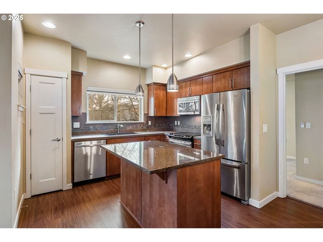 13915 Sw MERIDIAN St 307, Beaverton, OR 97005