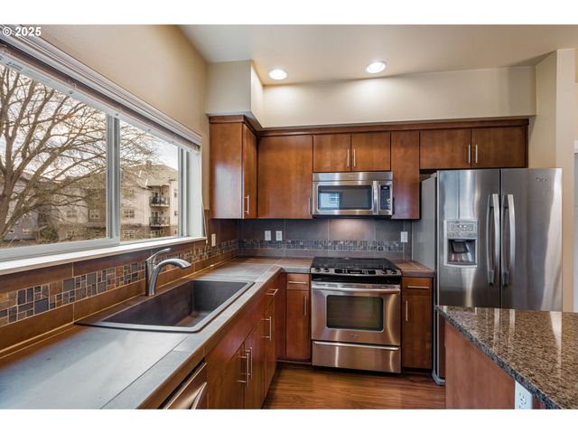 13915 Sw MERIDIAN St 307, Beaverton, OR 97005