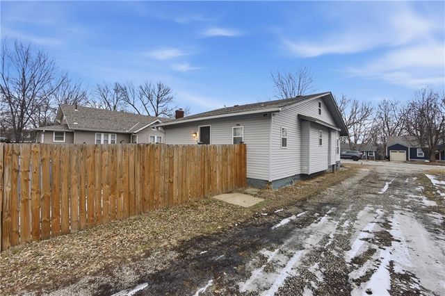 526 S Hardy Avenue, Independence, MO 64053