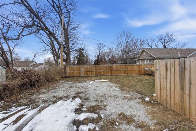 526 S Hardy Avenue, Independence, MO 64053