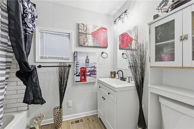 526 S Hardy Avenue, Independence, MO 64053