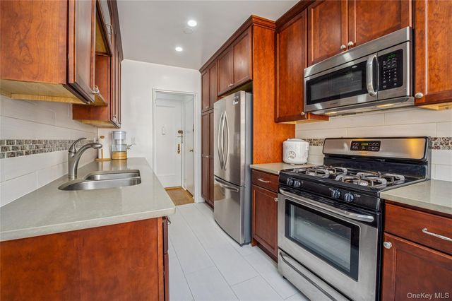 781 Palmer Road 4D, Bronxville, NY 10708