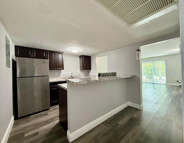 726 SW 81st Avenue 14a, North Lauderdale, FL 33068