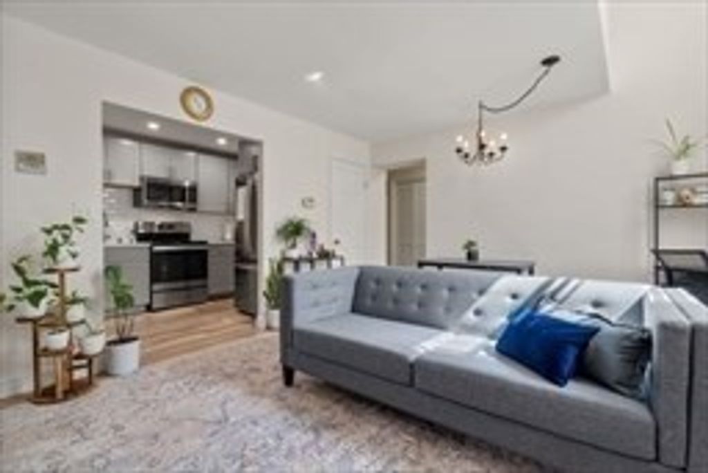 35 Flint 106, Salem, MA 01970