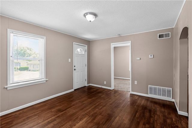 816 S Logan Avenue, Independence, MO 64050