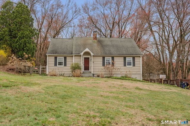 32 Greenbriar Lane, Newtown, CT 06470