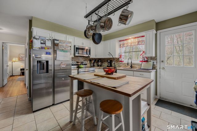 32 Greenbriar Lane, Newtown, CT 06470