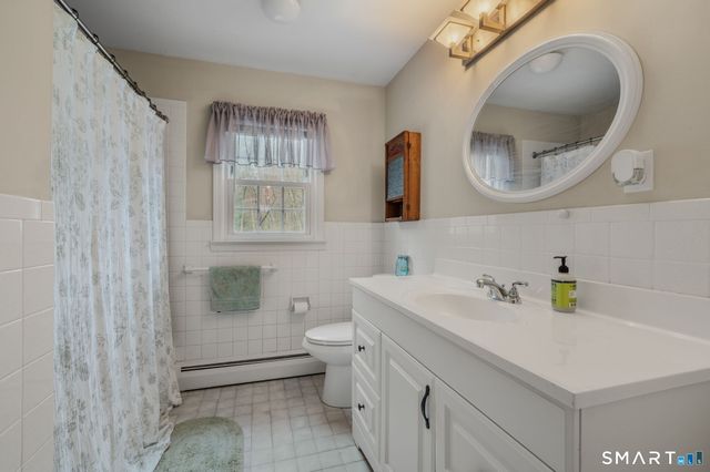 32 Greenbriar Lane, Newtown, CT 06470