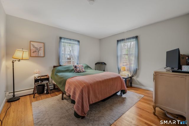 32 Greenbriar Lane, Newtown, CT 06470