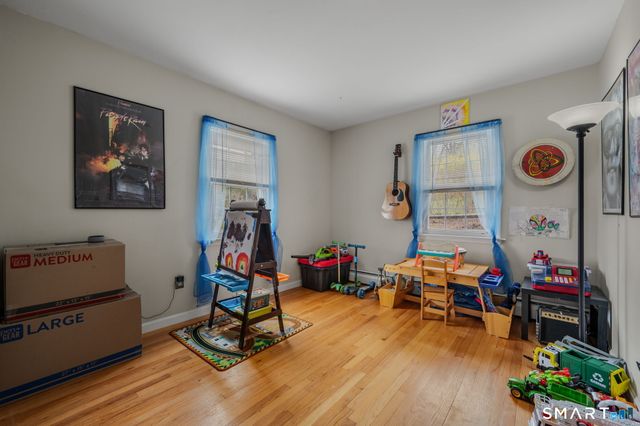 32 Greenbriar Lane, Newtown, CT 06470