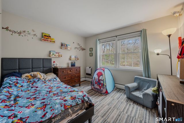 32 Greenbriar Lane, Newtown, CT 06470