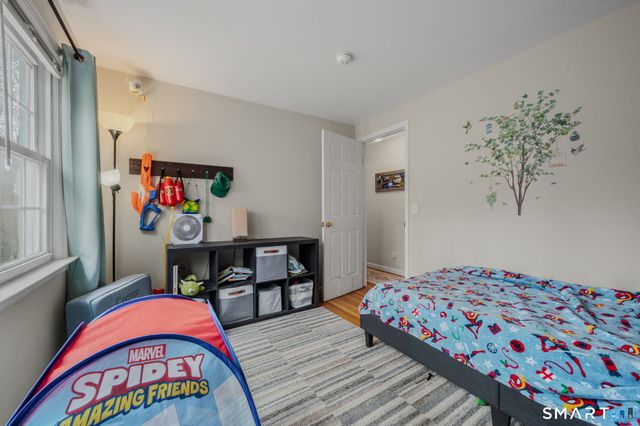 32 Greenbriar Lane, Newtown, CT 06470