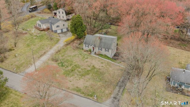 32 Greenbriar Lane, Newtown, CT 06470