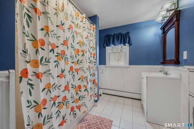 32 Greenbriar Lane, Newtown, CT 06470