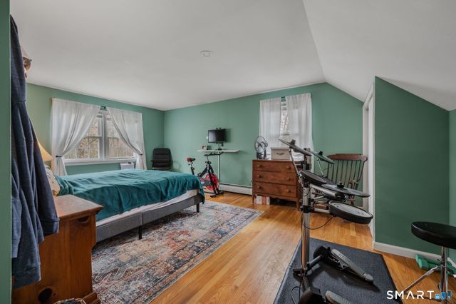 32 Greenbriar Lane, Newtown, CT 06470