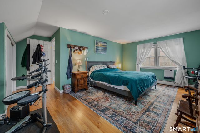 32 Greenbriar Lane, Newtown, CT 06470