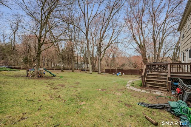 32 Greenbriar Lane, Newtown, CT 06470