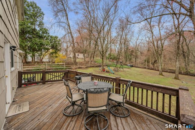 32 Greenbriar Lane, Newtown, CT 06470