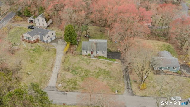 32 Greenbriar Lane, Newtown, CT 06470