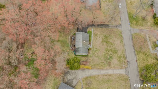 32 Greenbriar Lane, Newtown, CT 06470