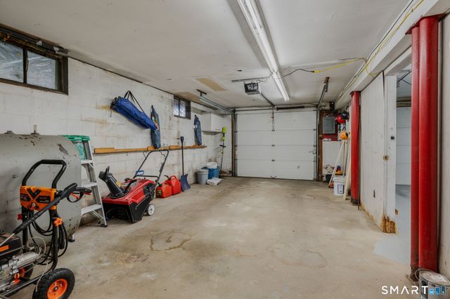 32 Greenbriar Lane, Newtown, CT 06470