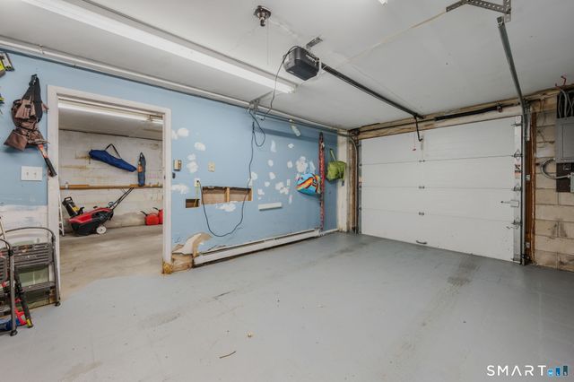 32 Greenbriar Lane, Newtown, CT 06470