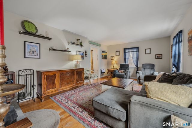 32 Greenbriar Lane, Newtown, CT 06470