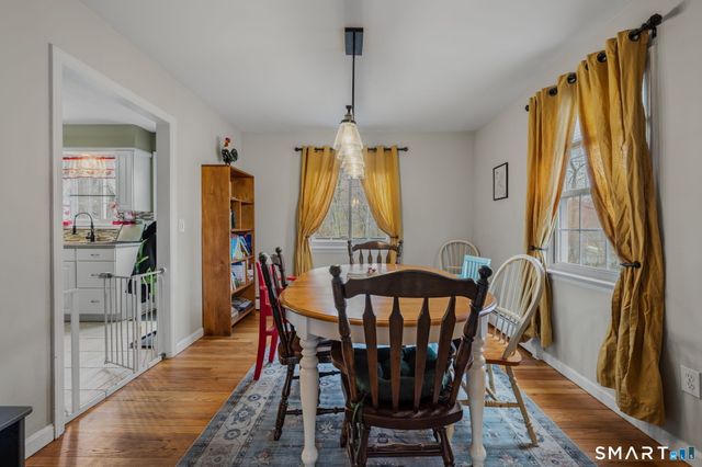 32 Greenbriar Lane, Newtown, CT 06470