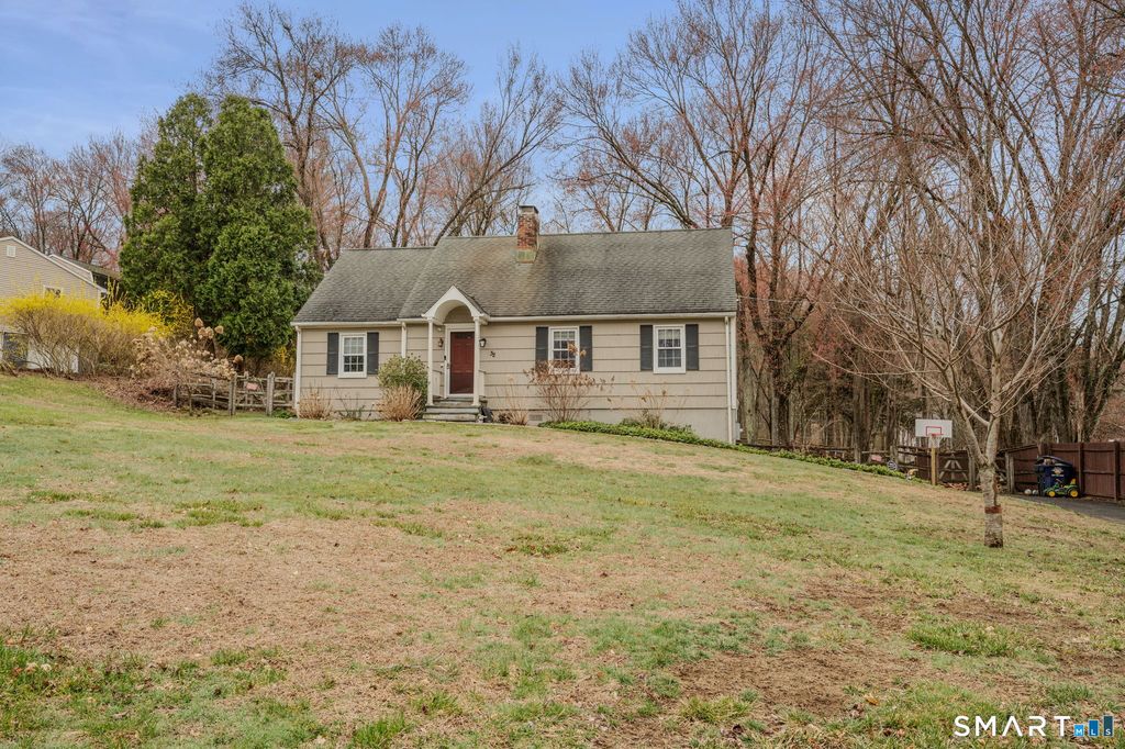 32 Greenbriar Lane, Newtown, CT 06470